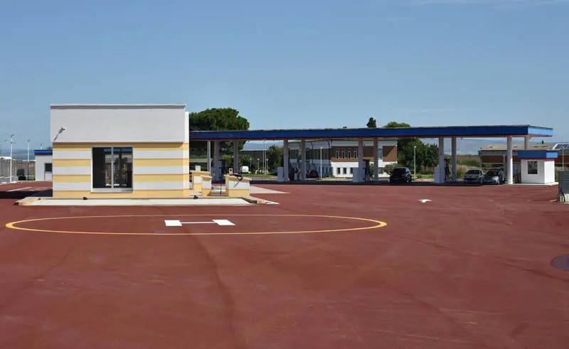 Piazzola elicottero e stazione di metano presso il centro commerciale Sant’Ignazio del Gruppo Isa