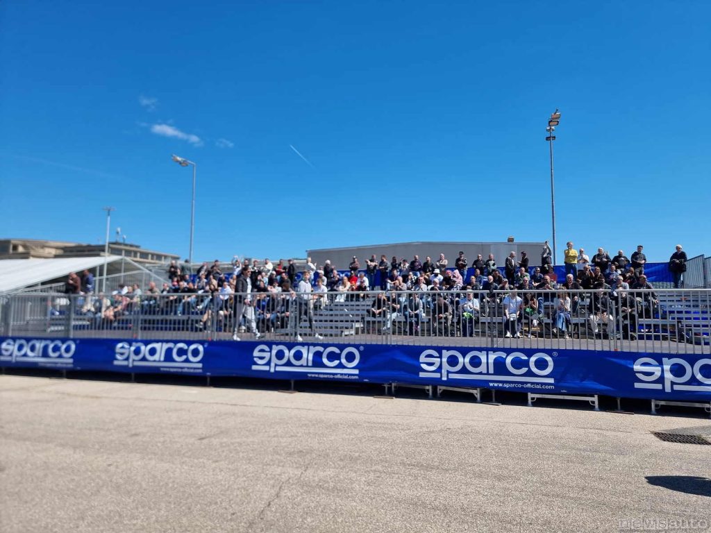 Pubblico tribuna Sparco