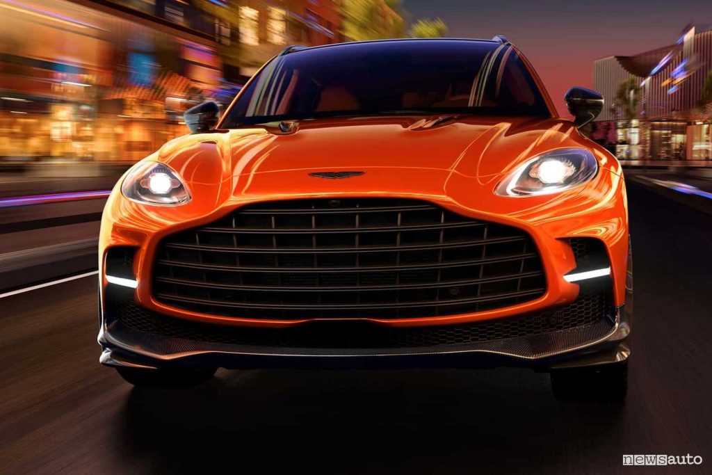 Aston Martin DBX707 frontale