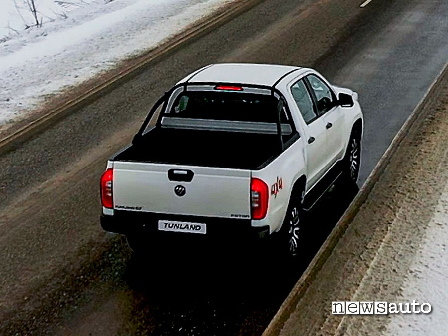 Foton Tunland G7 vista posteriore in movimento