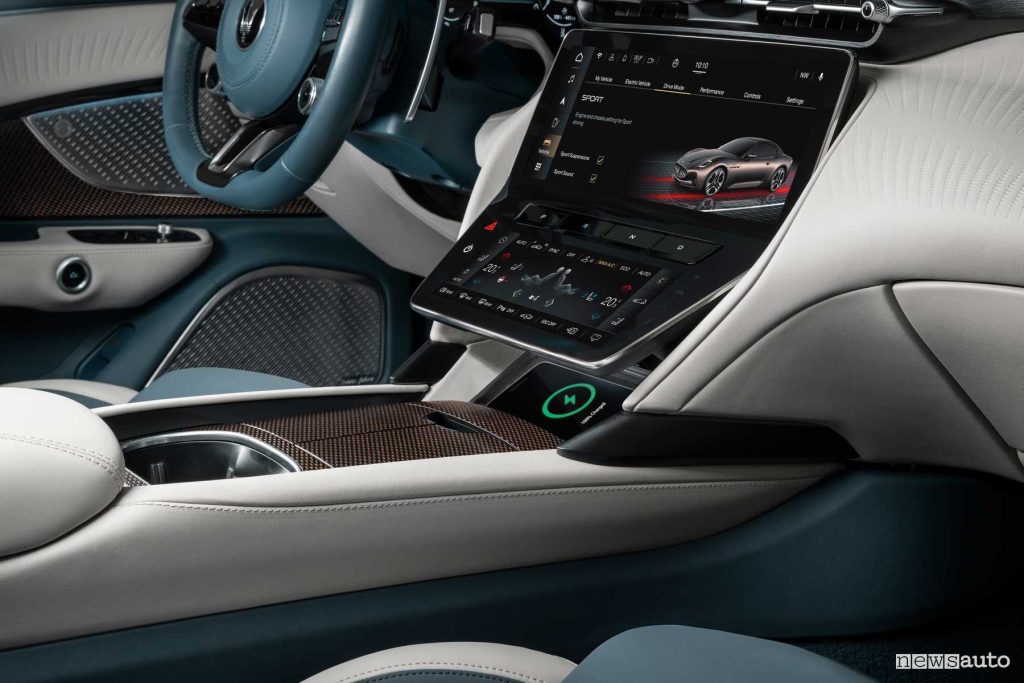 Maserati GranCabrio Folgore display clima e infotainment