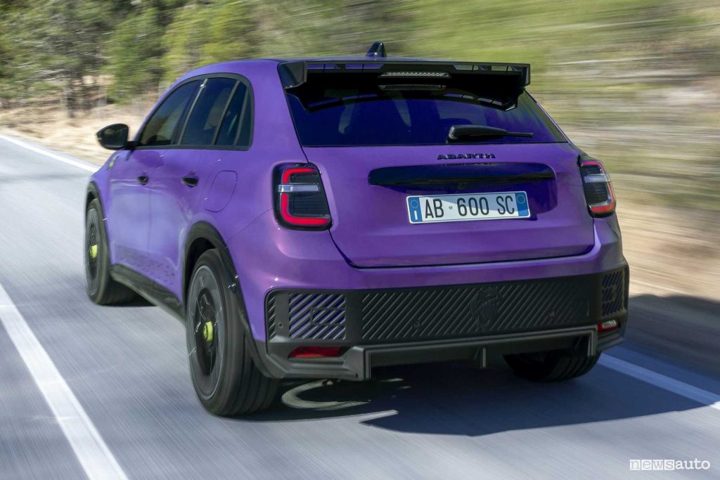 Abarth 600 elettrica Scorpionissima su strada