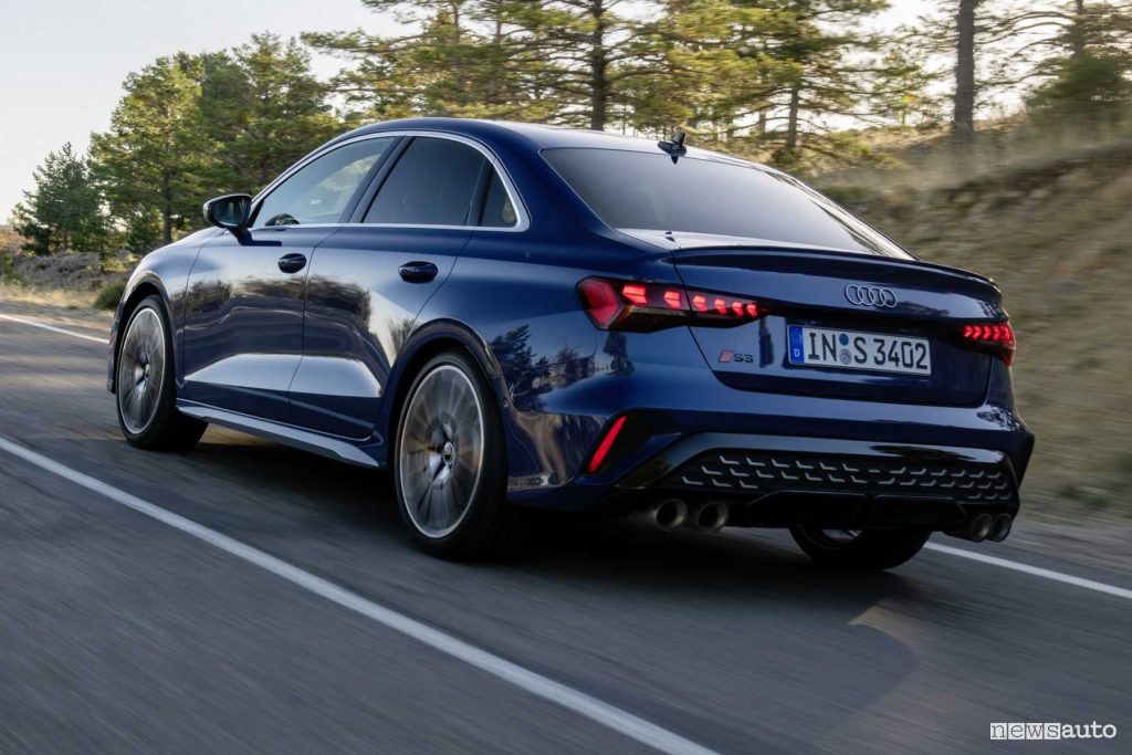 Audi S3 Sedan su strada