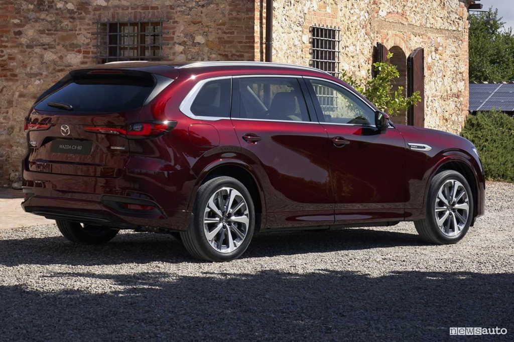 Mazda CX-80 posteriore 3/4