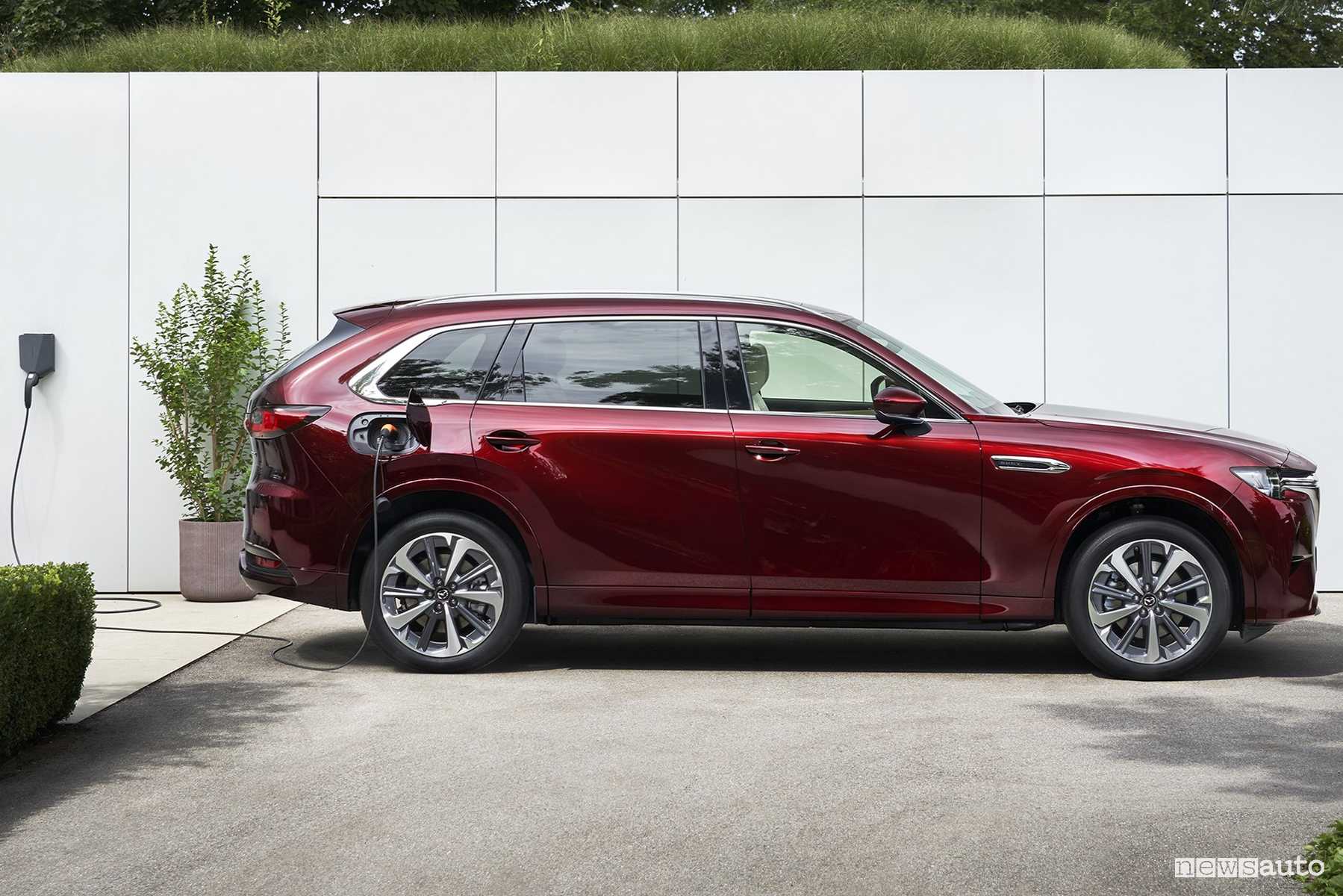 Mazda CX-80 PHEV in ricarica