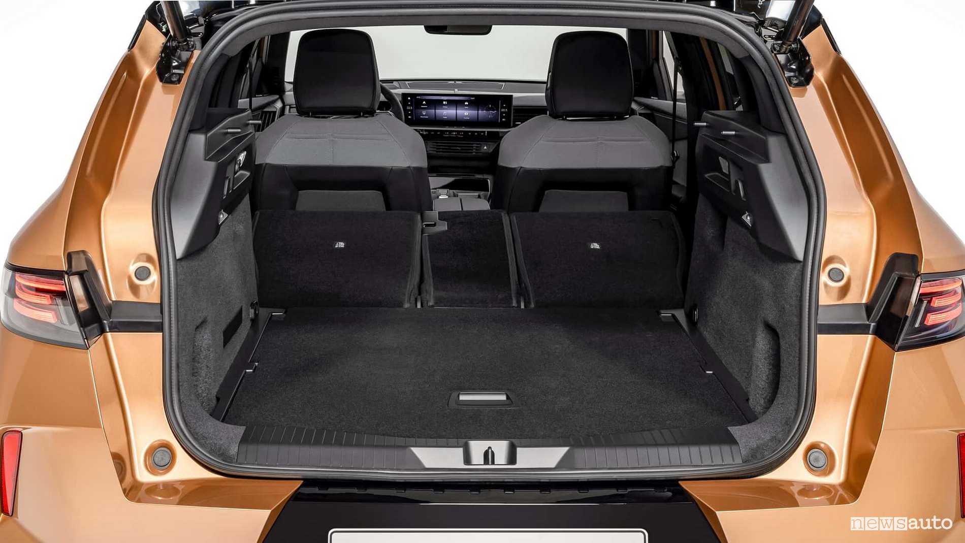 Nuova Opel Grandland bagagliaio abitacolo