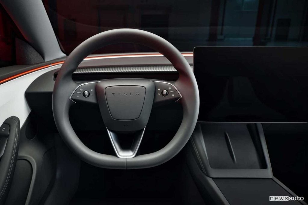 Tesla Model 3 Performance volante abitacolo