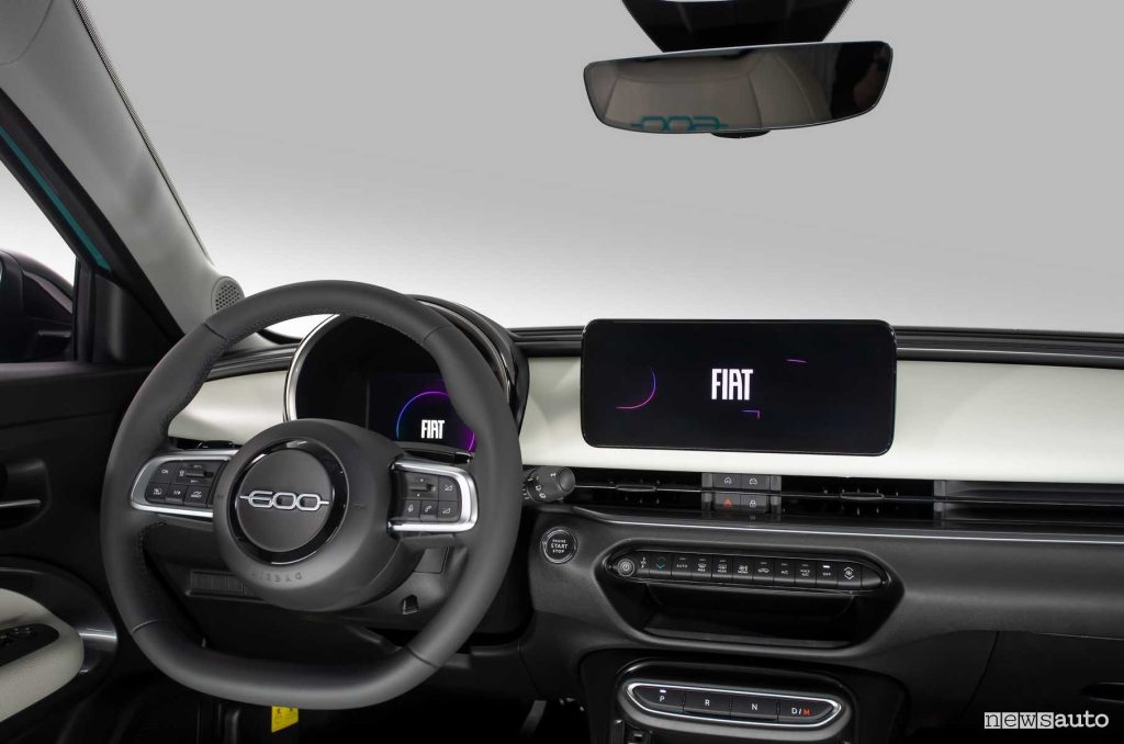 Nuova Fiat 600 Hybrid plancia abitacolo