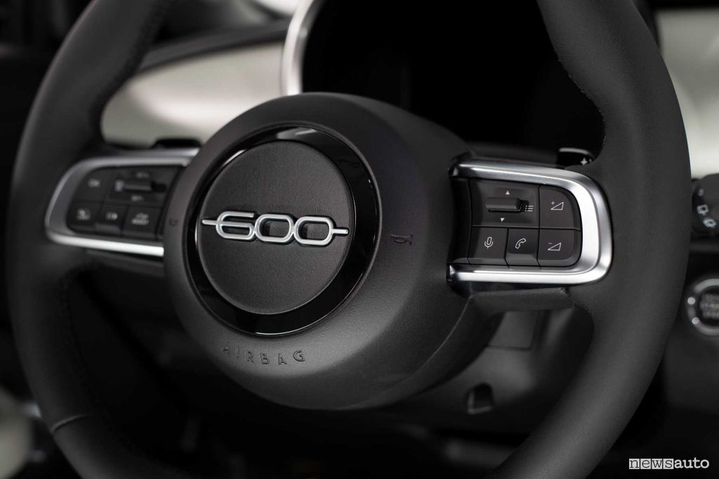 Nuova Fiat 600 Hybrid volante
