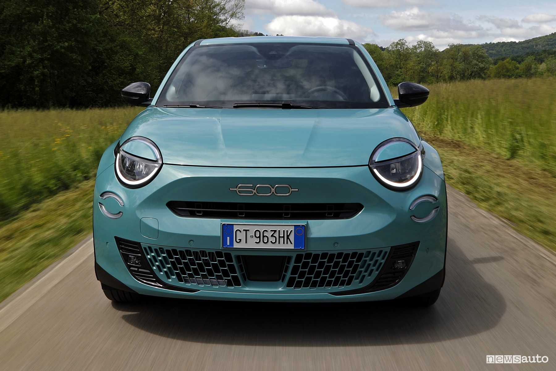 Nuova Fiat 600 Hybrid su strada