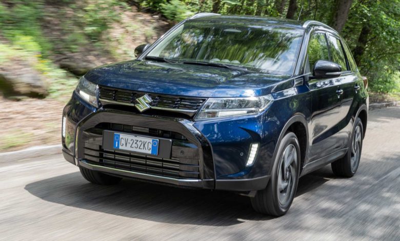 Nuova Suzuki Vitara Hybrid 2024 su strada