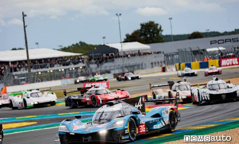 Alpine A424 in gara a 24 Ore Le Mans 2024