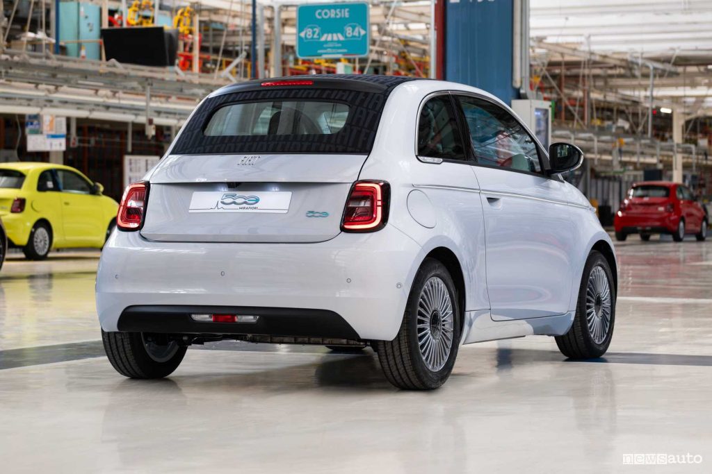 Fiat 500e Mirafiori posteriore 3/4