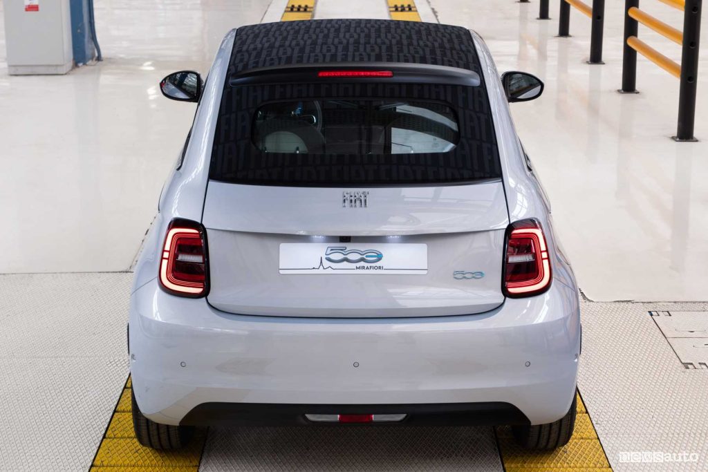 Fiat 500e Mirafiori posteriore