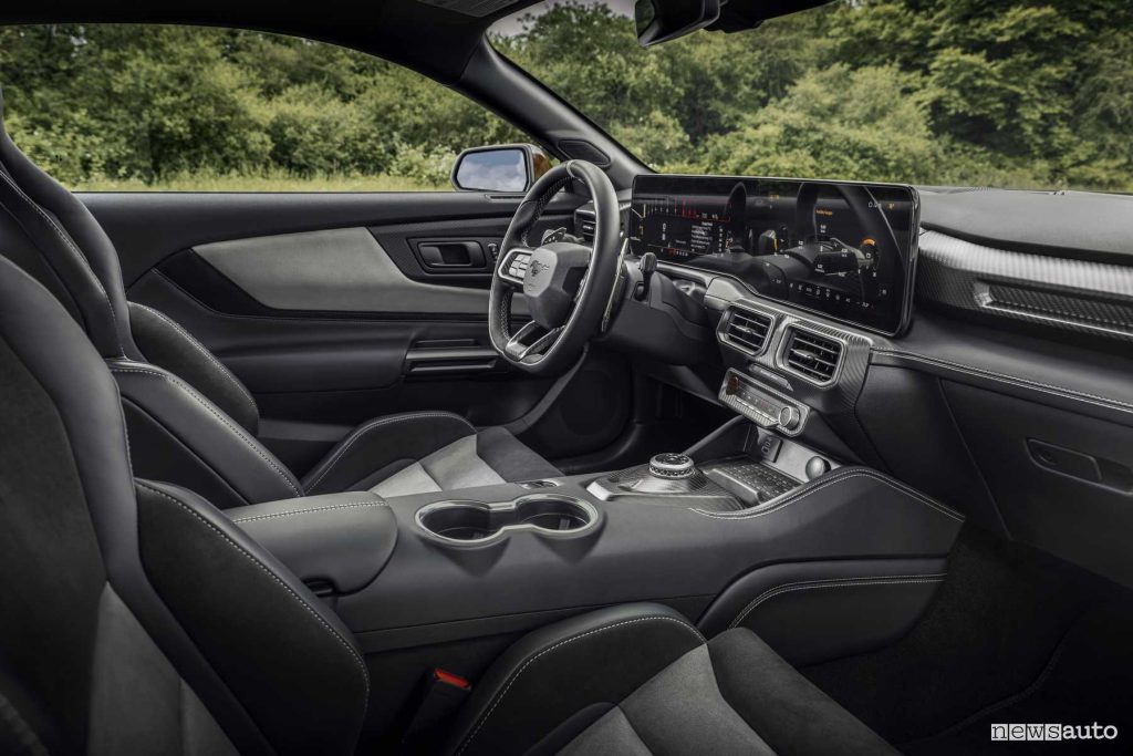 Nuova Ford Mustang GTD sedili anteriori abitacolo