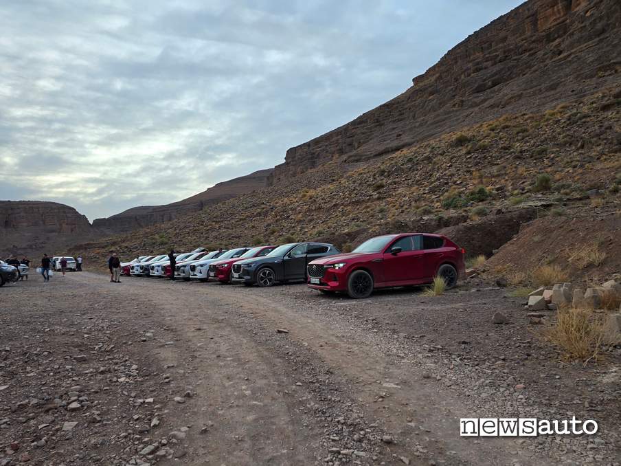 Mazda Epic Drive Marocco 2024 le Mazda CX-60 in partenza dall'ecolodge Ouednoujoum