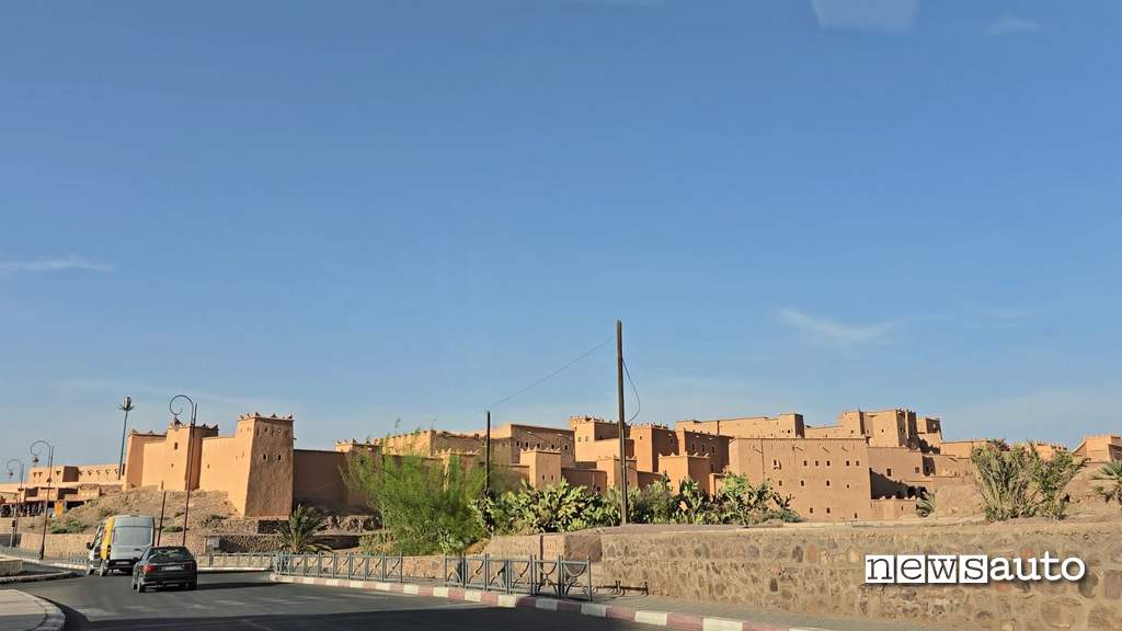 Mazda Epic Drive Marocco 2024 vista su Ouarzazate Hollywood marocchina