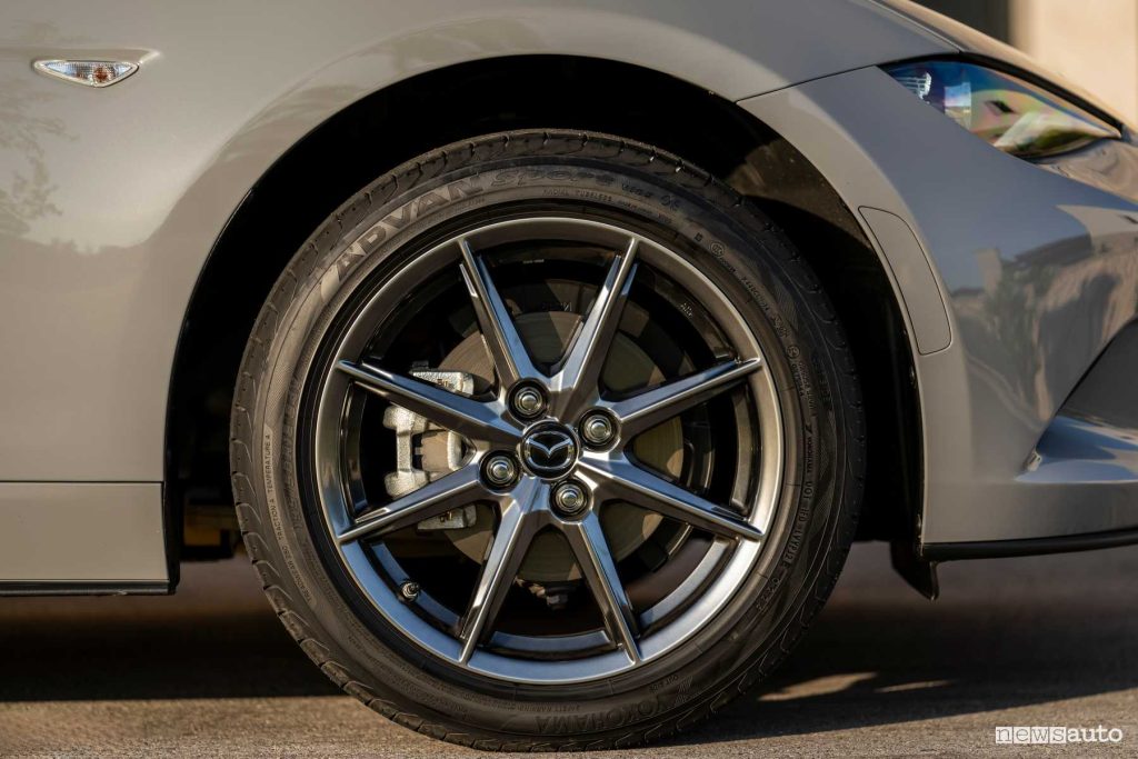 Mazda MX-5 Kazari 2024 cerchi da 16"