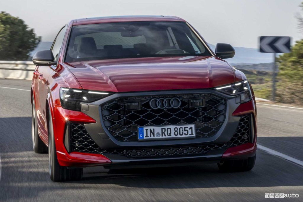 Audi RS Q8 performance su strada