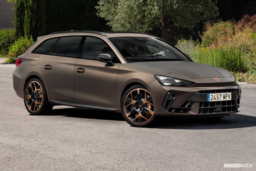 Nuova Cupra Leon VZ Sportstourer anteriore 3/4