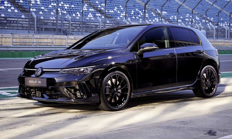 Nuova Volkswagen Golf R Black Edition anteriore 3/4