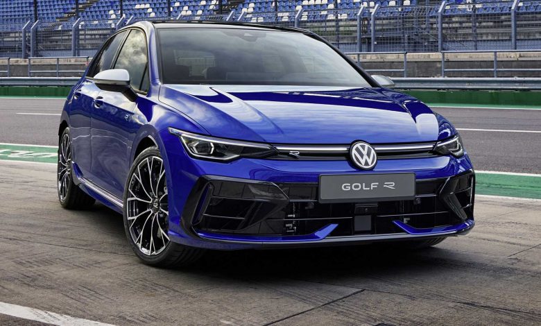 Nuova Volkswagen Golf R anteriore 3/4
