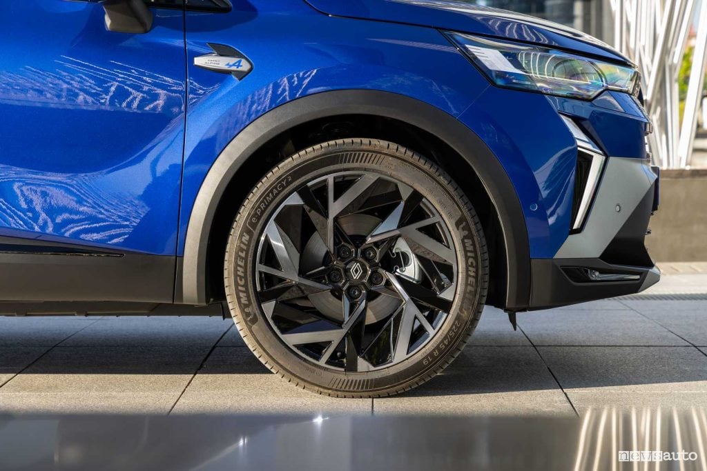 Renault Captur E-Tech hybrid Esprit-Alpine cerchi da 19"