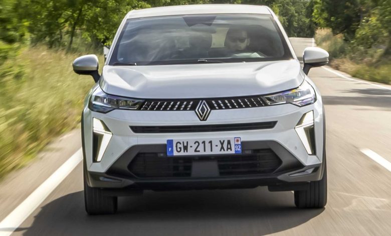 Renault Captur E-Tech hybrid Techno su strada