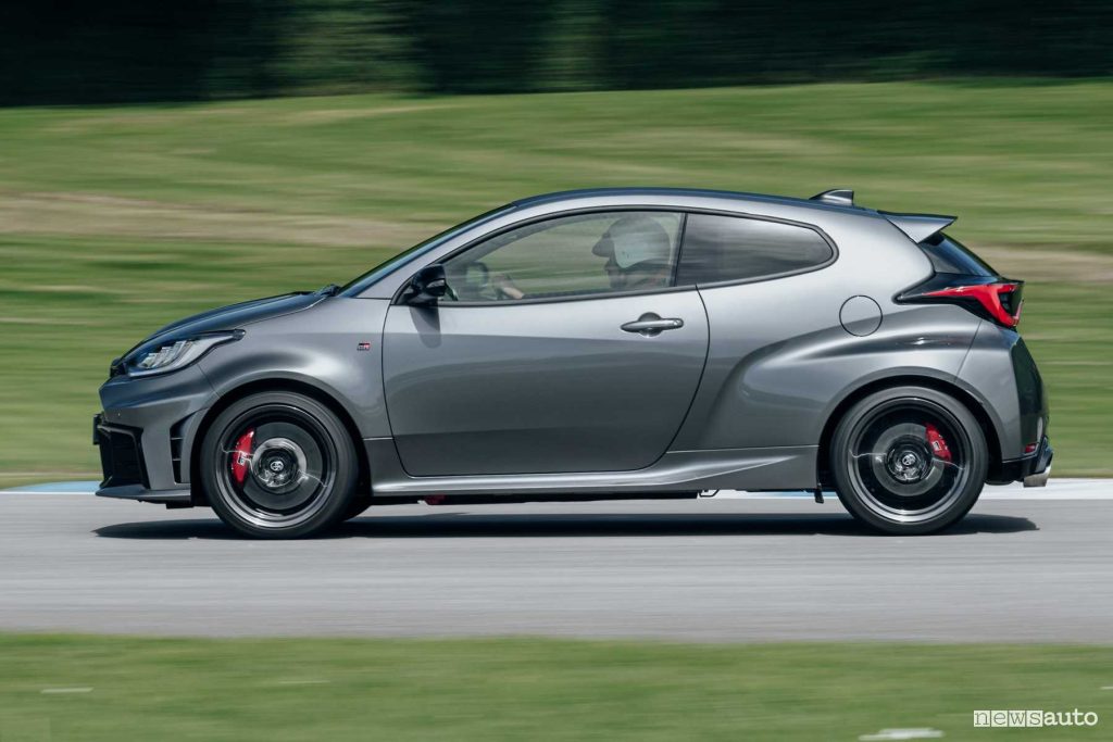 Nuova Toyota GR Yaris in pista