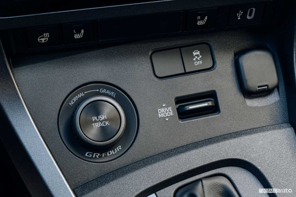 Nuova Toyota GR Yaris manopola modalità di guida