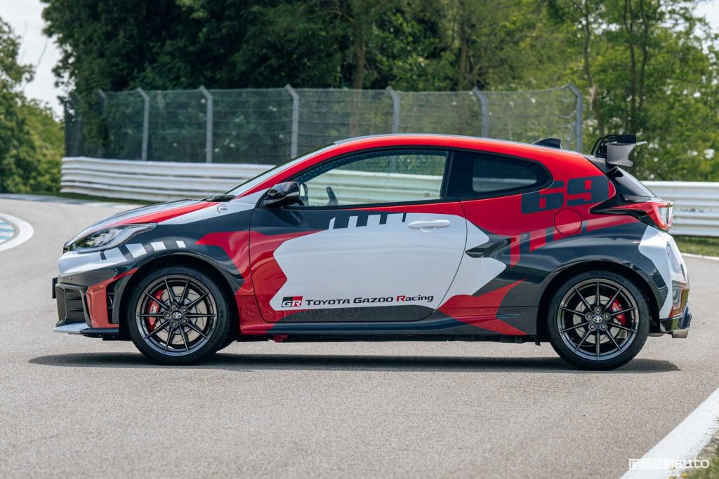 Toyota GR Yaris Special Edition Rovanpera laterale