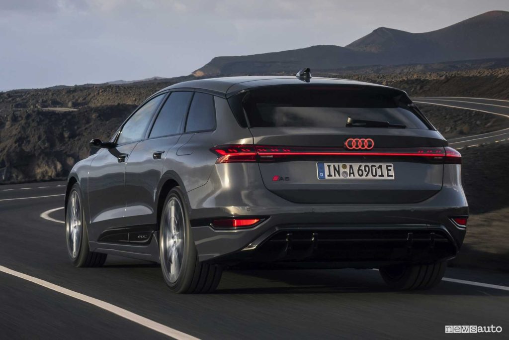 Audi A6 Avant e-tron su strada
