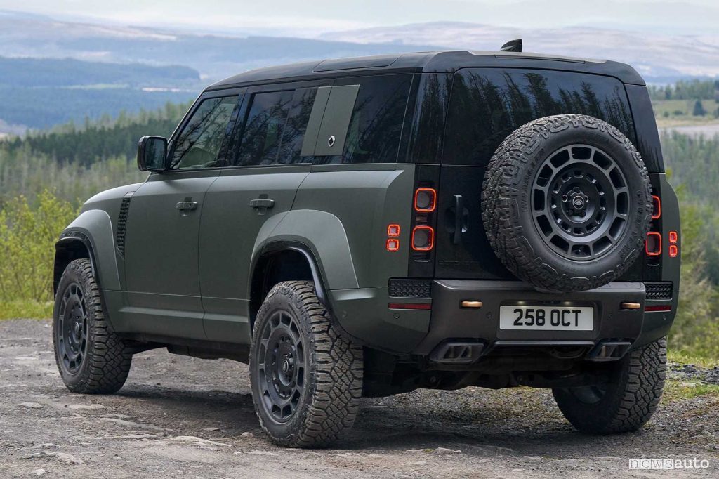 Land Rover Defender OCTA Edition One posteriore 3/4