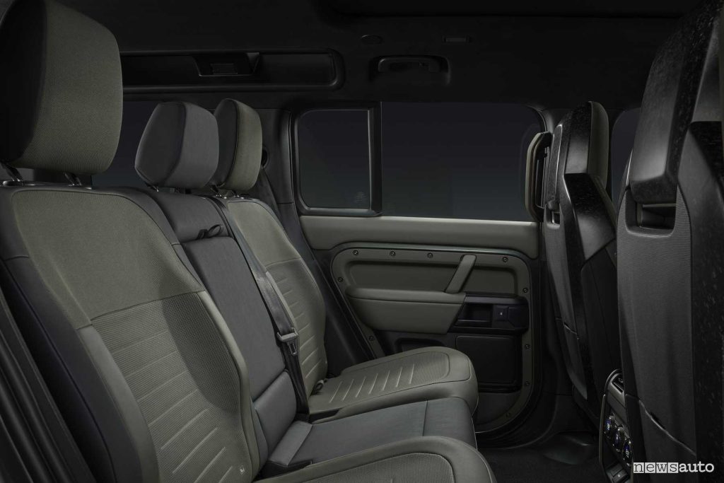 Land Rover Defender OCTA Edition One sedili posteriori abitacolo