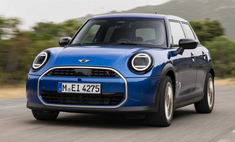Mini Cooper S 5 porte su strada