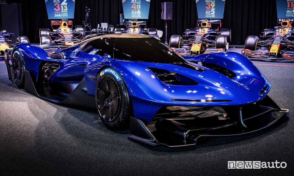 Hypercar Red Bull RB17 anteriore 3/4