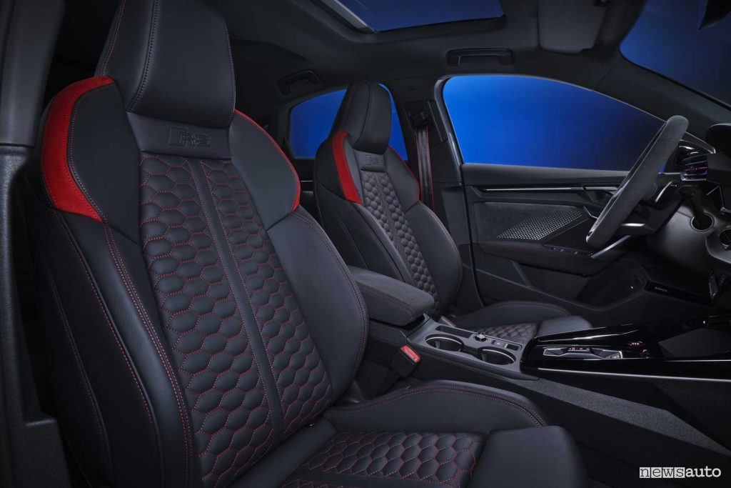 Audi RS 3 Sedan sedili anteriori abitacolo