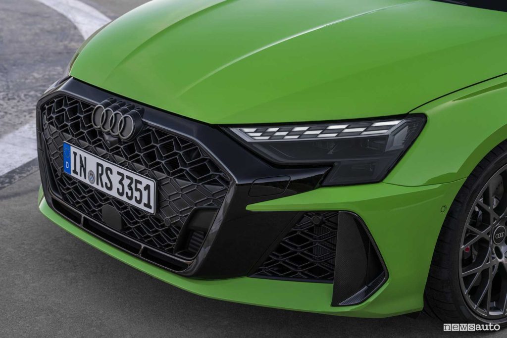 Audi RS 3 Sportback firma luminosa anteriore
