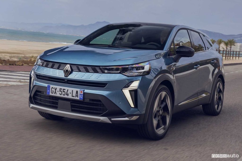Renault Symbioz Blu su strada