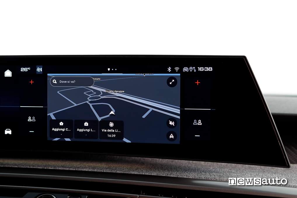 Peugeot 3008 hybrid 2024 display panoramico