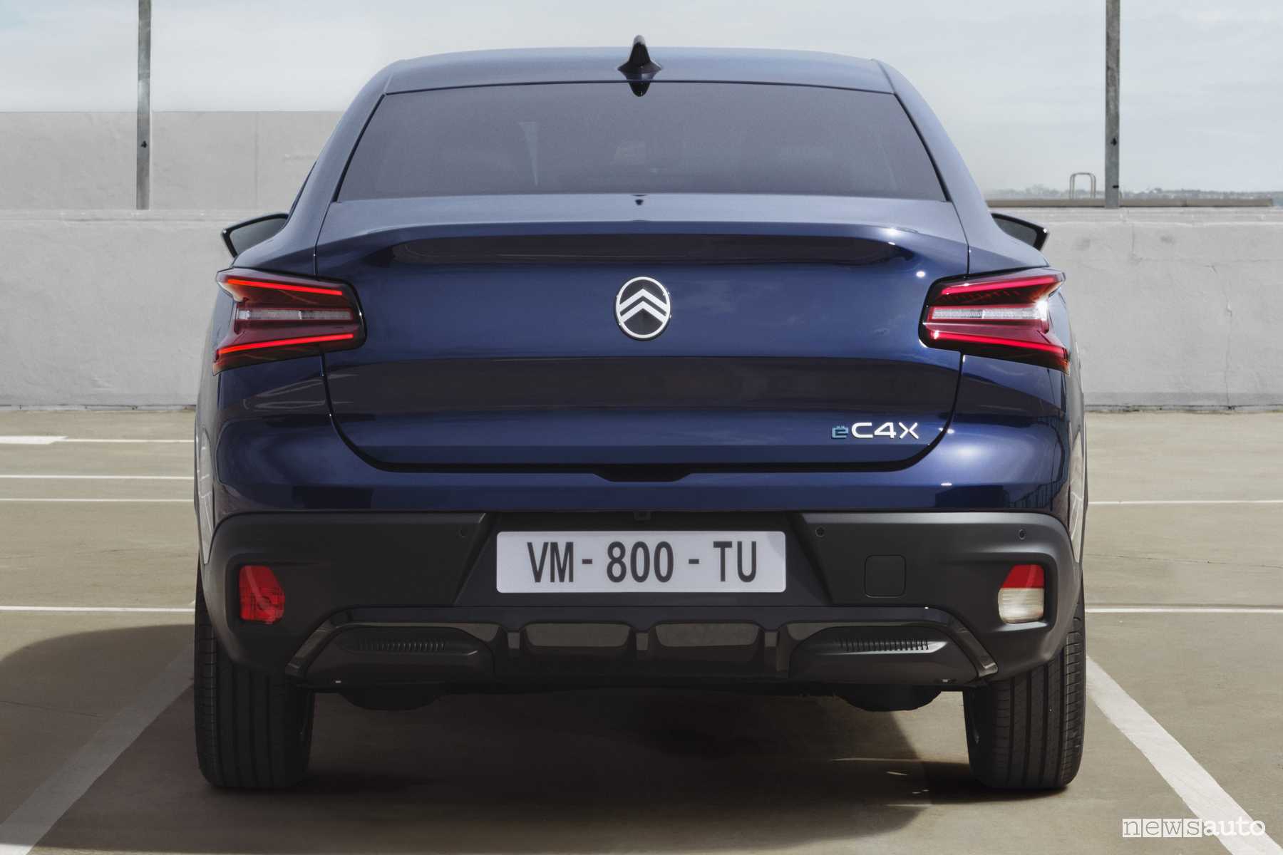 Nuova Citroen e-C4 X posteriore