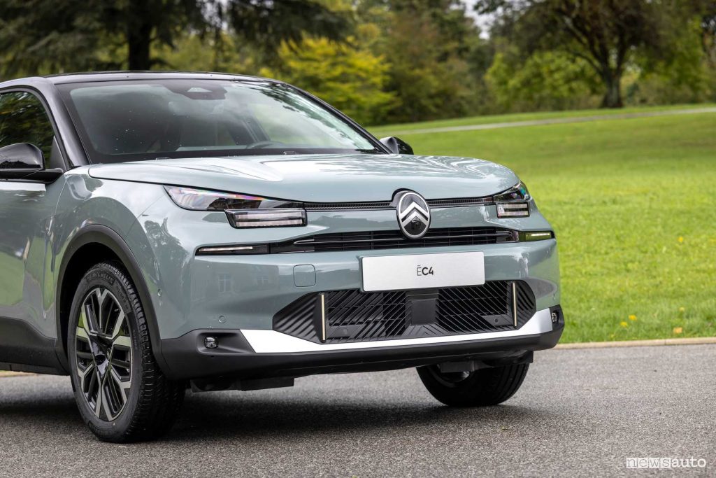 Nuova Citroen e-C4 paraurti anteriore