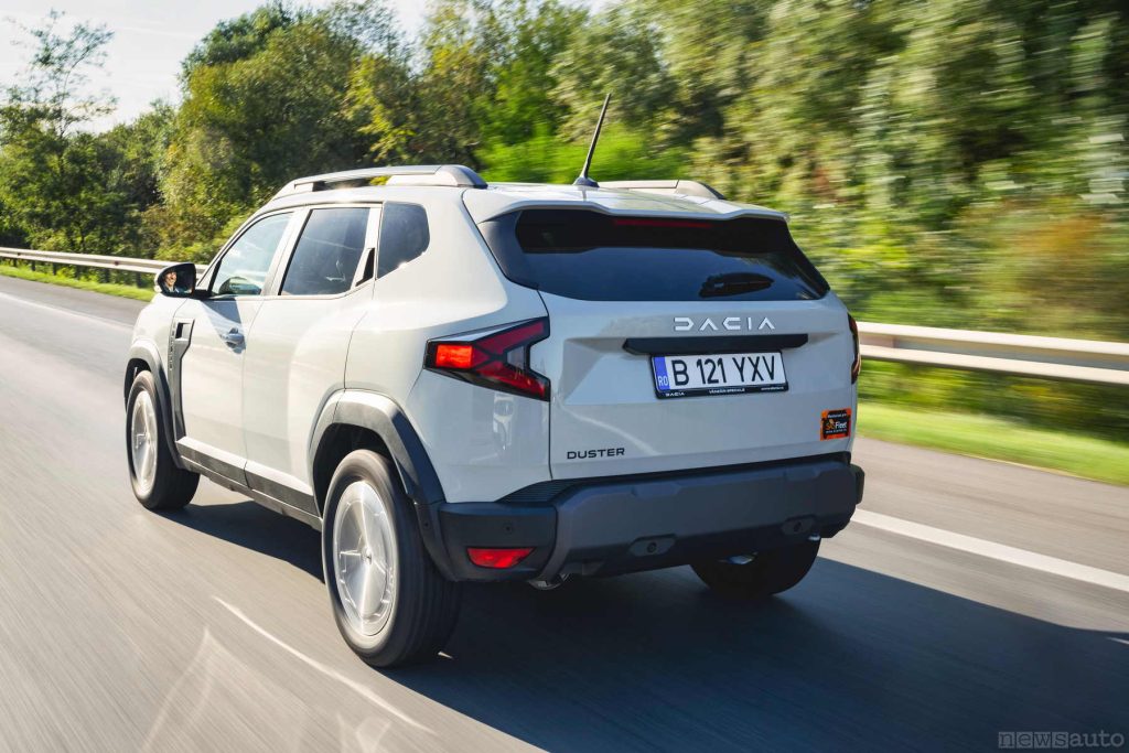 Dacia Duster in viaggio sull'autostrada romena