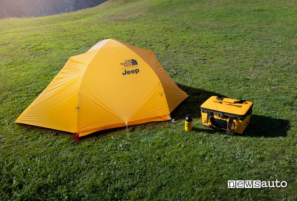 Jeep Avenger 4xe TNF kit campeggio The North Face