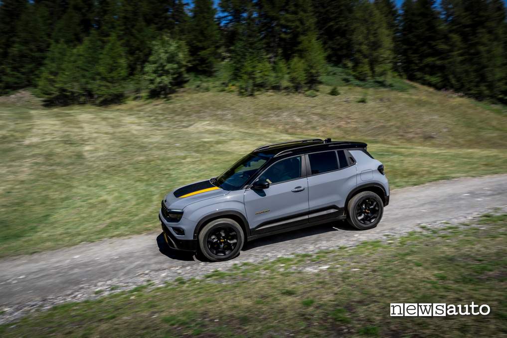 Jeep Avenger 4xe TNF fiancata