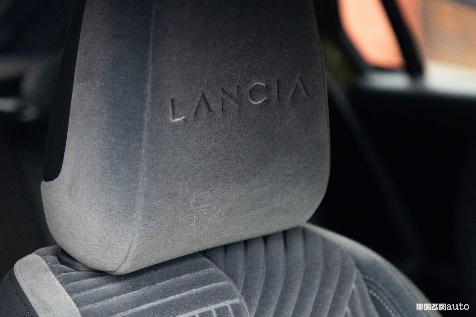 Lancia Ypsilon ibrida poggiatesta sedile