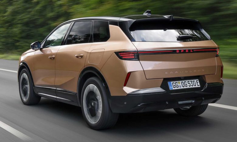 Nuovo Opel Grandland su strada