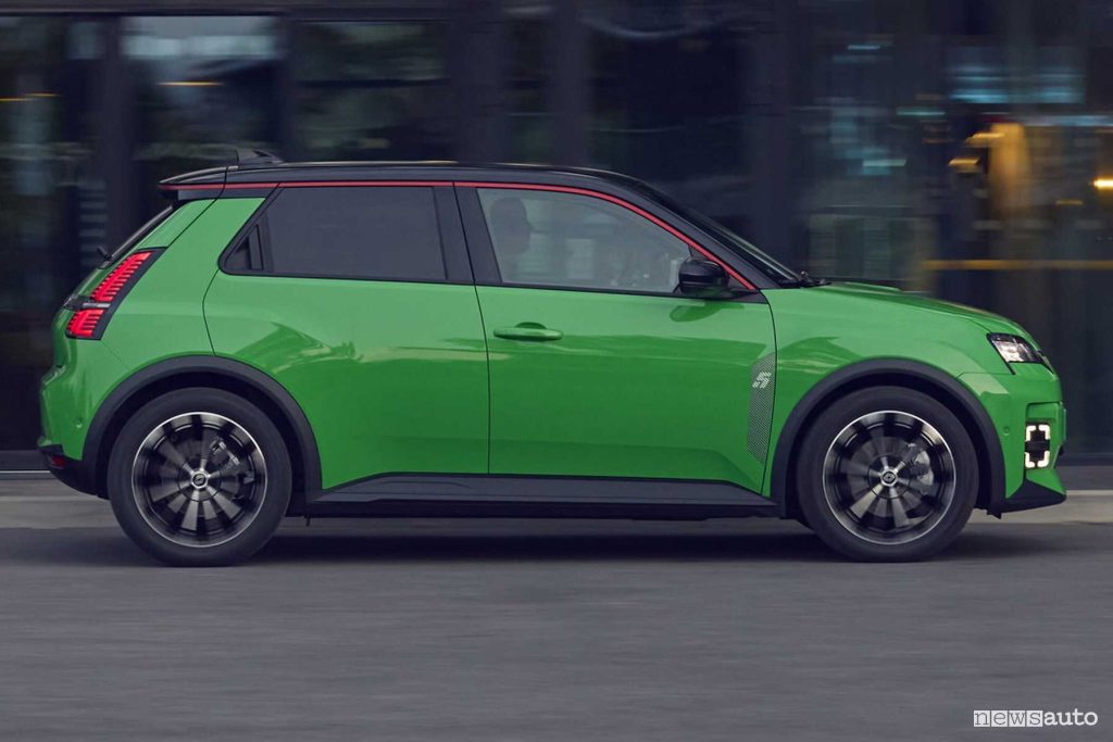 Renault 5 E-Tech Electric Techno su strada