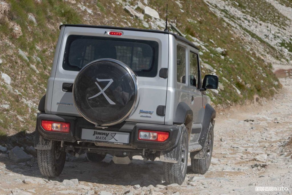 Suzuki Jimny Mata in off road