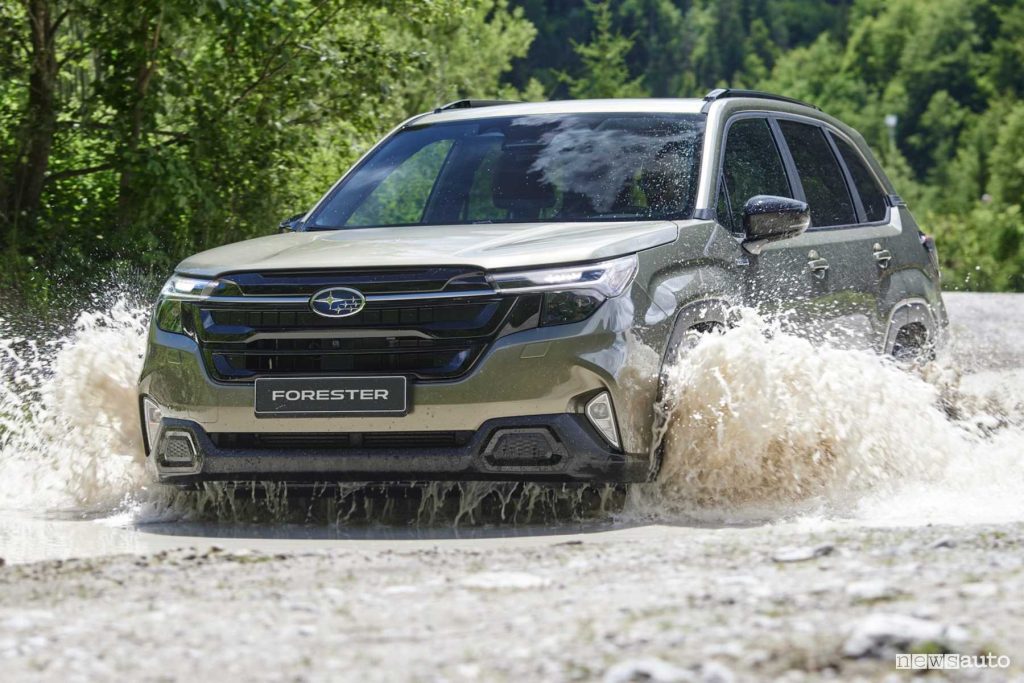 Subaru Forester 2025 guado sullo sterrato